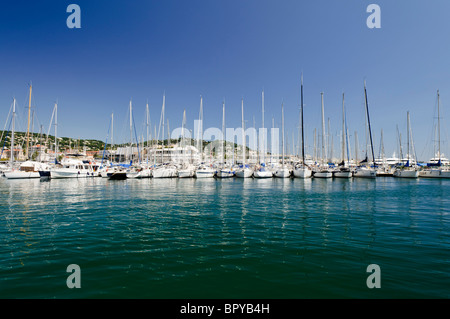 Yachts dans la Marina, Cannes Banque D'Images