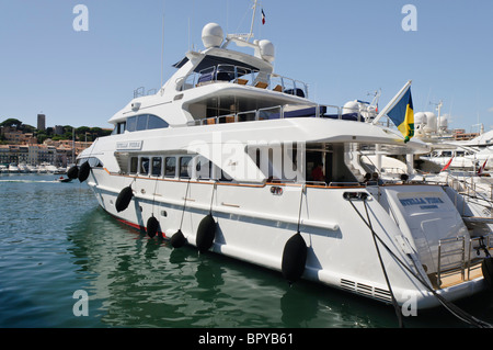 Superyacht STELLA FIERA amarrés dans le port de plaisance à Cannes Banque D'Images