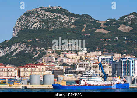 Un ensemble de photographies de Gibraltar, le Rocher de Gibraltar , la ville et le port (Port) Banque D'Images