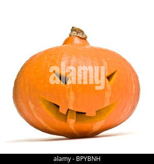 Le mal à la tête de citrouille Halloween de perspective faible isolé sur blanc. Banque D'Images