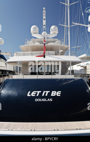 Superyacht 'Let It Be' amarrés dans le port de plaisance à Cannes Banque D'Images