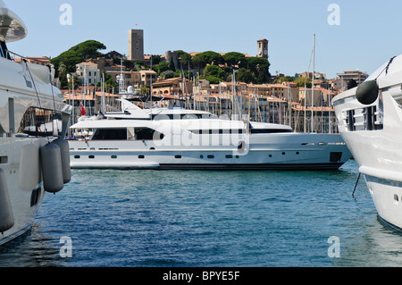 Superyacht 'Bonita J' dans la Marina à Cannes Banque D'Images