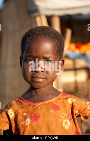 Fille, Cape Maclear, Malawi Banque D'Images