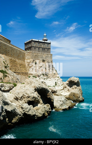 Phare et le Torreon del Bonete , Melilla La Vieja citadelle. Melilla.Espagne. Banque D'Images