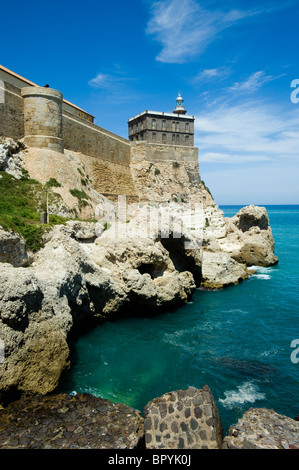 Phare et le Torreon del Bonete , Melilla La Vieja citadelle. Melilla.Espagne. Banque D'Images