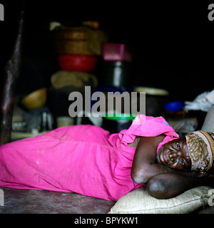 Une femme accusée de sorcellerie. Banque D'Images