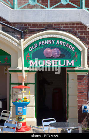 L'Angleterre, l'East Sussex, Brighton, vieille Penny Arcade Amusements sur la promenade. Banque D'Images