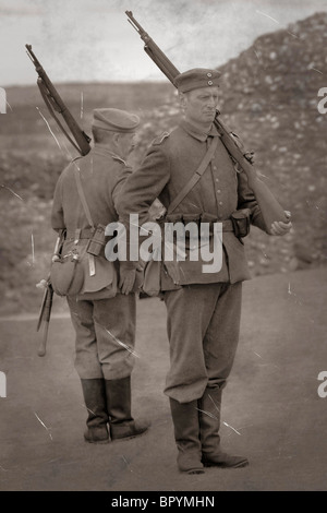 Les soldats de l'armée allemande WW1 la pratique de leur percer à un camp d'entraînement en 1917 Banque D'Images