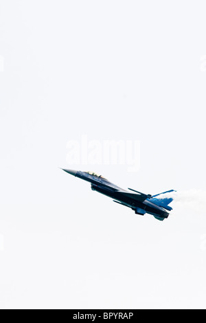 Lockheed Martin F-16 Fighting Falcon de la composante aérienne de la Belgique à l'Airshow 29-11-2013, Eastbourne, East Sussex, UK Banque D'Images