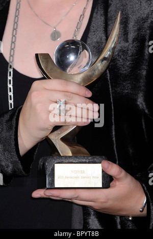 Jamie Smith, Romy Madley Croft et Oliver Sim de l'XX, lauréats du prix Mercure Barclaycard Award 2010. Banque D'Images