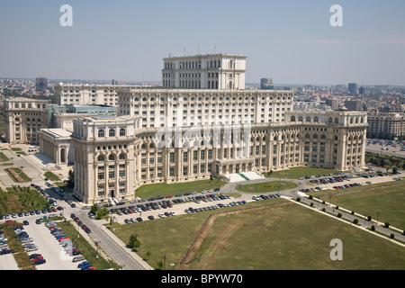 Photographie aérienne du Palais du Parlement roumain dans la ville de Bucarest Banque D'Images