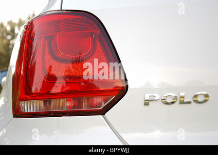 Volkswagen Polo 1.2 TDI BlueMotion - MA 2010 - blanc - Français populaires eco sous-compacte city car, le segment B - lampe arrière, badge Polo Banque D'Images