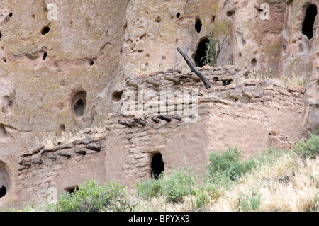 Sentier en boucle principale Canyon Frijoles au Bandelier National Monument, Nouveau Mexique. Banque D'Images