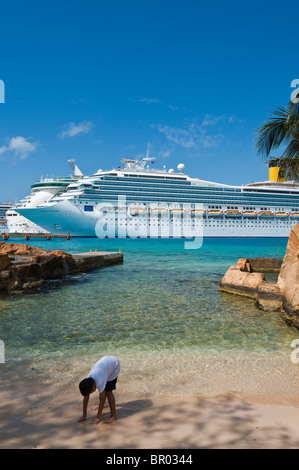 Mexique, Cozumel. Bateau de croisière, San Miguel, Isla Cozumel, île de Cozumel. Banque D'Images