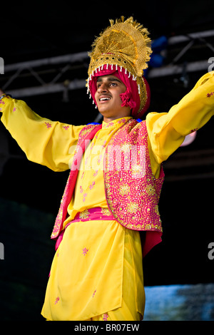 Quatre par quatre, au groupe Bhangra Tunbridge Wells Mela Banque D'Images