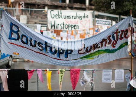 Protestation contre le projet Stuttgart 21 à la gare centrale de Stuttgart Banque D'Images