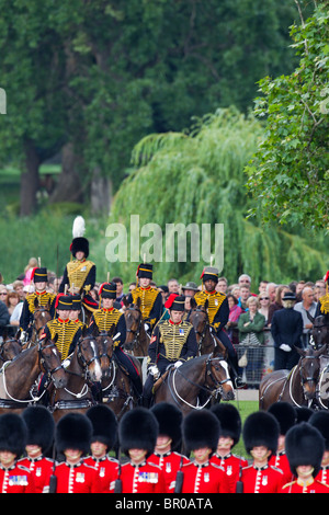 Des troupes du roi Royal Horse Artillery en face de St James's Park, 'Parade la couleur' 2010 Banque D'Images