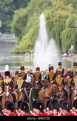 Des troupes du roi Royal Horse Artillery en face de St James's Park, 'Parade la couleur' 2010 Banque D'Images