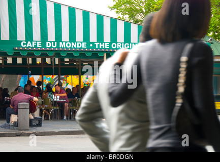 Cafe Du Monde Café, dans le quartier français de La Nouvelle-Orléans, Louisiane, Etats-Unis Banque D'Images