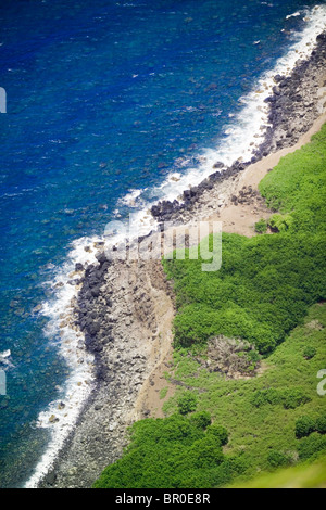 Une vue sur l'Océan Pacifique depuis le haut des plus hautes falaises sur Molokai, Hawaï. Banque D'Images