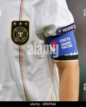 Brassard de capitaine, unis contre le racisme, l'équipe nationale de football allemande pendant l'EURO 2012 match de qualification contre l'Azerbaïdjan Banque D'Images