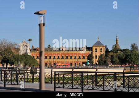 Séville Sevilla Palacio San Telmo Le Palais de San Telmo architecture baroque espagnol Espagne Bridge Guadalquivir Banque D'Images