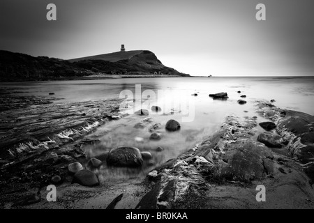 Plage de Kimmeridge et les corniches en regardant vers la tour Clavell, Dorset, UK Banque D'Images