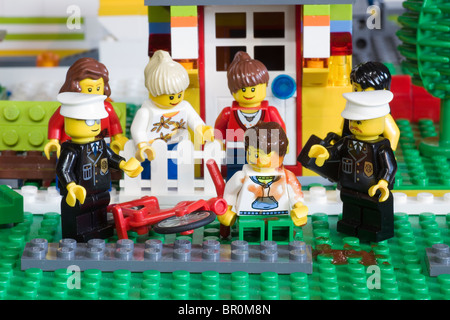 Un cycliste est gravement blessé dans Legoland Banque D'Images