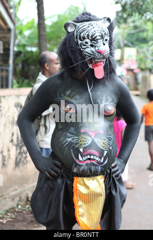 Pulikkali est la forme d'art populaire de Thrissur, Kerala,effectué pendant Onam festival en Août/Septembre Banque D'Images