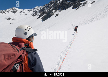 Nouvelle Zélande, île du Sud, Arrowsmith. Lydia Ode alpinisme sur Pito Peak. Banque D'Images