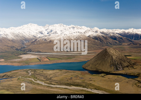 Nouvelle Zélande, île du Sud, Arrowsmith. Vue aérienne du lac Heron et la gamme Arrowsmith. Banque D'Images