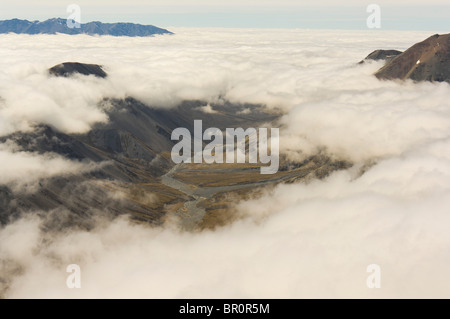 Nouvelle Zélande, île du Sud, Arrowsmith. Matin brouillard sur Ashburton River valley. Banque D'Images