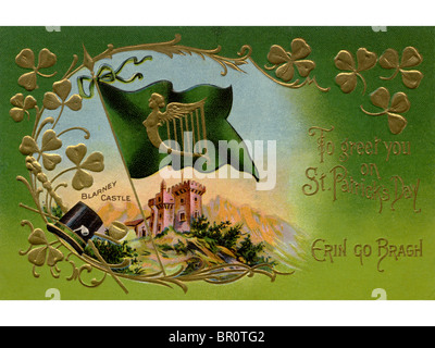 Un vintage St Patrick Day Carte Souvenir avec une illustration de Blarney Castle Banque D'Images