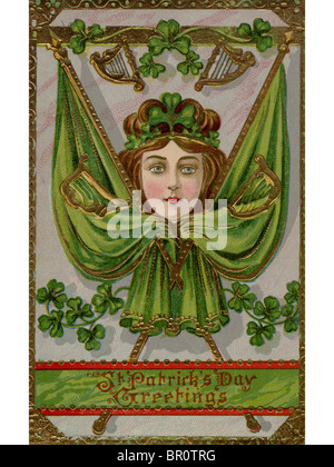 Un vintage St Patrick Day Carte Souvenir avec des images d'une femme, les drapeaux et les harpes Banque D'Images