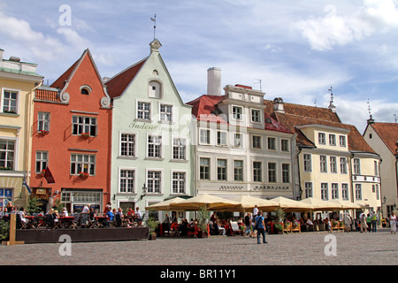 Raekoja plats, la place de l'hôtel de ville de Tallinn, Estonie Banque D'Images