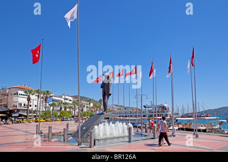 Statue d'Atatürk dans le port de Marmaris, Turquie, Mer Egée Turque Banque D'Images