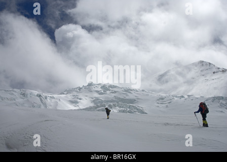 Les alpinistes Gurla Mandhata, Tibet. Banque D'Images