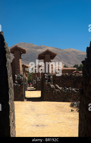 Les ruines Inca à l'ancien Temple de Viracocha, Raqchi, sur la route entre Cusco et Puno, Pérou. Banque D'Images