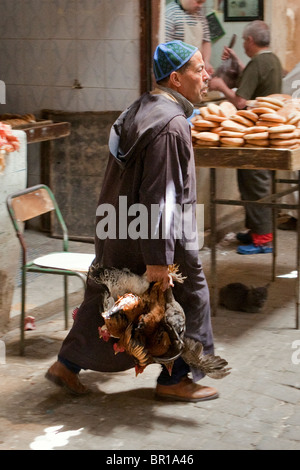 Les produits frais du marché souk, Médina, Fès / Fes, Maroc Banque D'Images