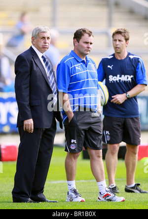 SIR IAN MCGEECHAN STEVE MEEHAN CHEF DE RUGBY DE BATH BATH RUGBY COA HEADINGLEY CARNEGIE ENTRAÎNEUR-CHEF LEEDS ANGLETERRE 05 Septembre 2010 Banque D'Images