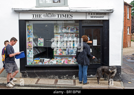 Les agents d'informations indépendants, Woodbridge, Suffolk, UK. Banque D'Images