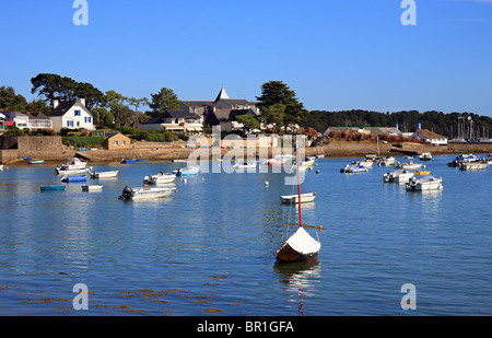 Vue sur Larmor Baden depuis Sentier de la Plage, Golfe du Morbihan, Larmor-Baden, Morbihan, Bretagne, Bretagne, France Banque D'Images