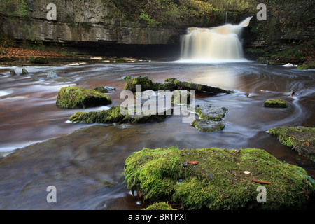 Cascade de West Burton dans le Yorkshire Dales Banque D'Images