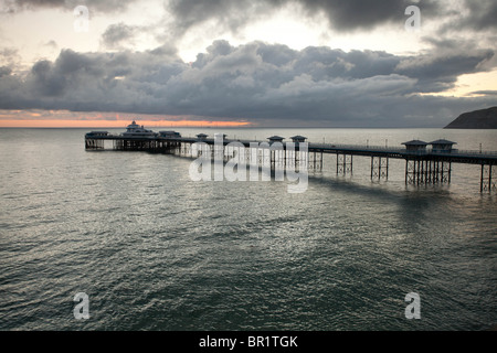 Jetée de Llandudno au lever du soleil Banque D'Images