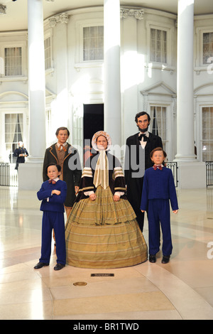 Abraham Lincoln et la famille figures de cire avec des répliques de Maison Blanche en arrière-plan à l'Abraham Lincoln Museum à Springfield Banque D'Images