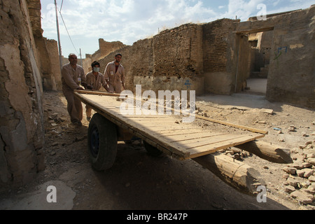 Les travailleurs de la construction kurde dans la vieille citadelle kalaa dans la ville d'Erbil arbil irbil, aussi orthographié ou la capitale de la région du Kurdistan dans le nord de l'Iraq. Banque D'Images