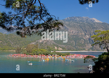 La baie de Fethiye à Antalya, près de la côte ouest turque Banque D'Images