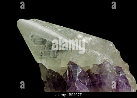 Calcite sur Améthyste - Brésil Banque D'Images