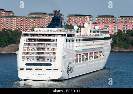 Le navire de croisière MSC 'Opera' en partant du port de Stockholm, Suède. Banque D'Images