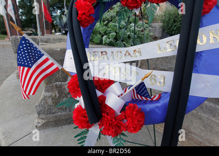 Une couronne fixe en l'honneur lors de la veillée de samedi en souvenir du 11 septembre 2001. Banque D'Images